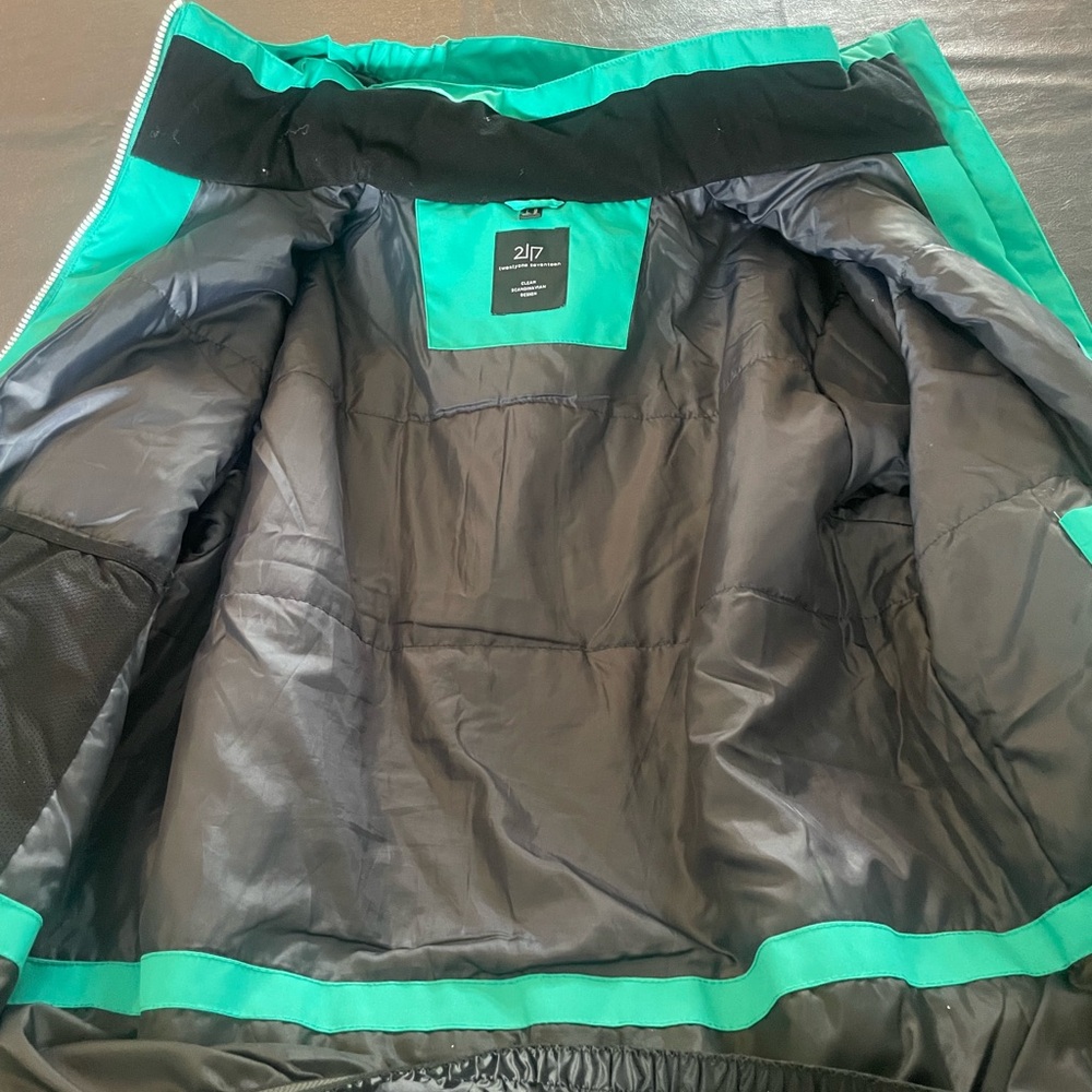 Snowboarding Jacket - image 4
